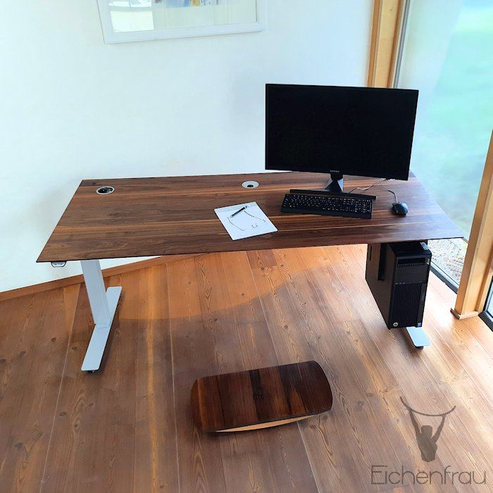 Eichenfrau Schreibtisch form114 Nussbaum 02
