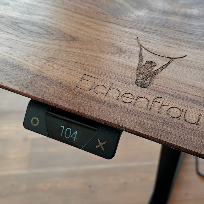 Schreibtisch höhenverstellbar 80 cm tief form115 Nussbaum Massivholz – Bild 2